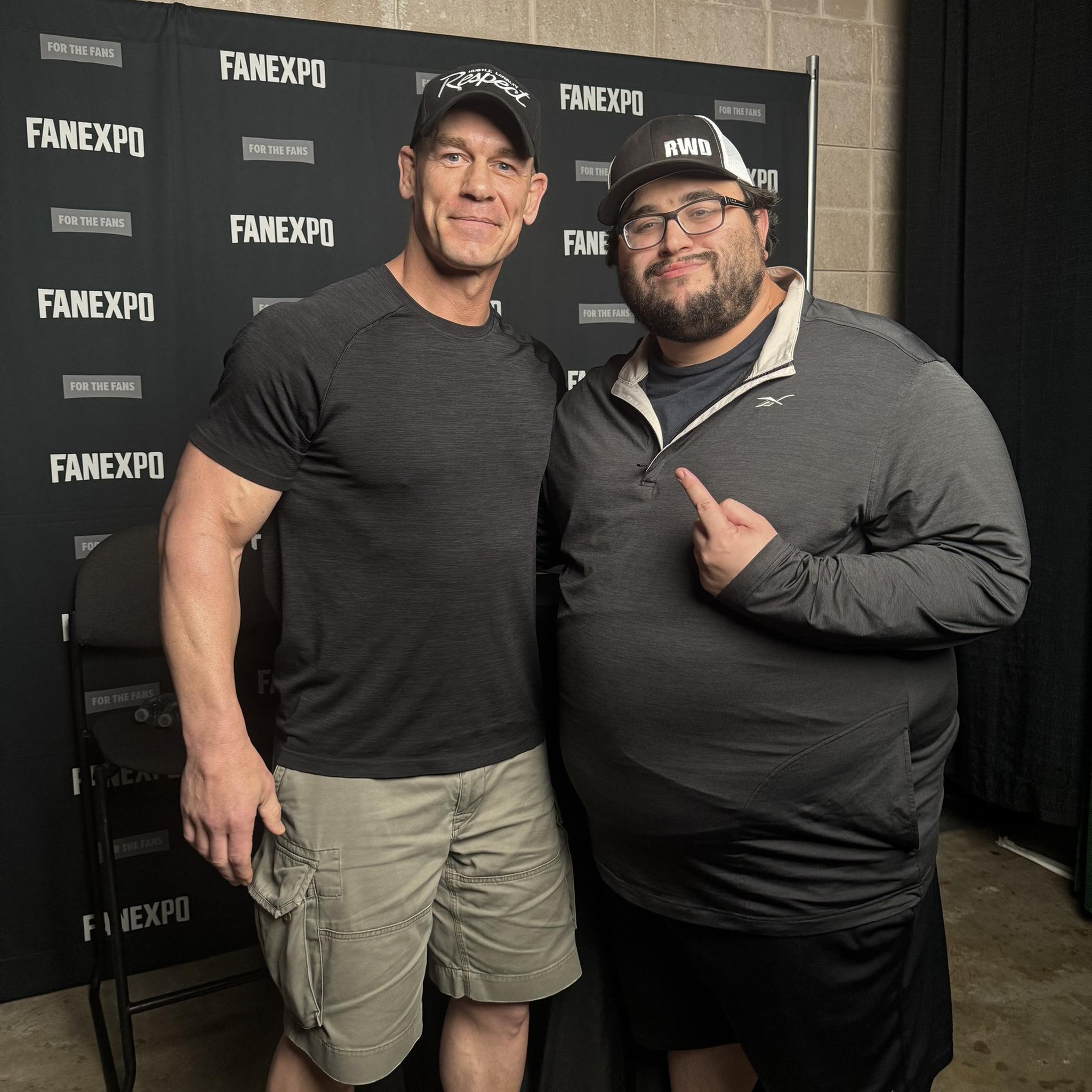 “Dominic Mysterio heckled by autograph seekers outside hotel” | Facebook