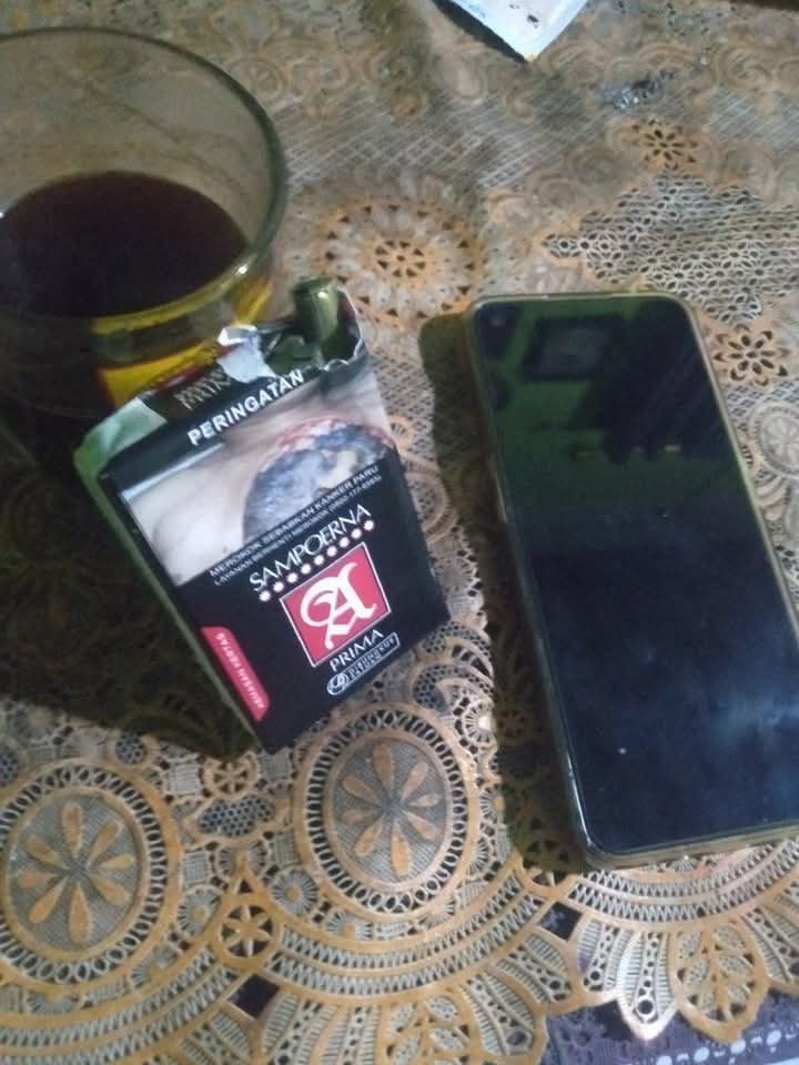 Bar olahraga enake maem sroto babate Bu Rilin sing nang desa Brobot ...