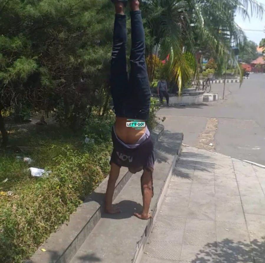 Let's handstand with me 👉🤸‍♂️ #handstand #algoritma #usacreators ...