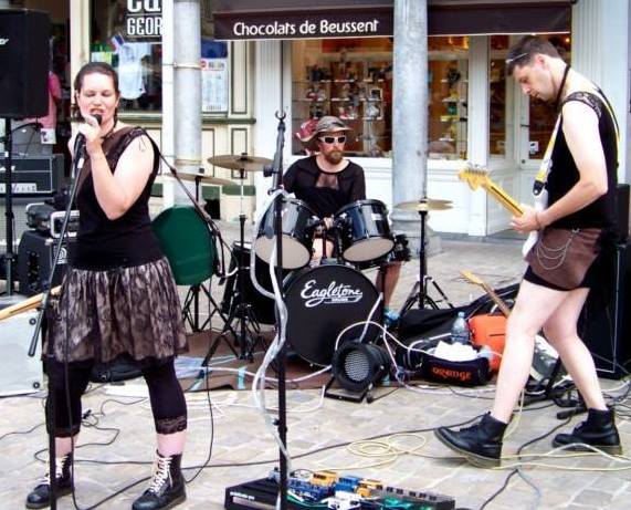 Les reines de l'âge de la pierre annoncent les dates de la tournée