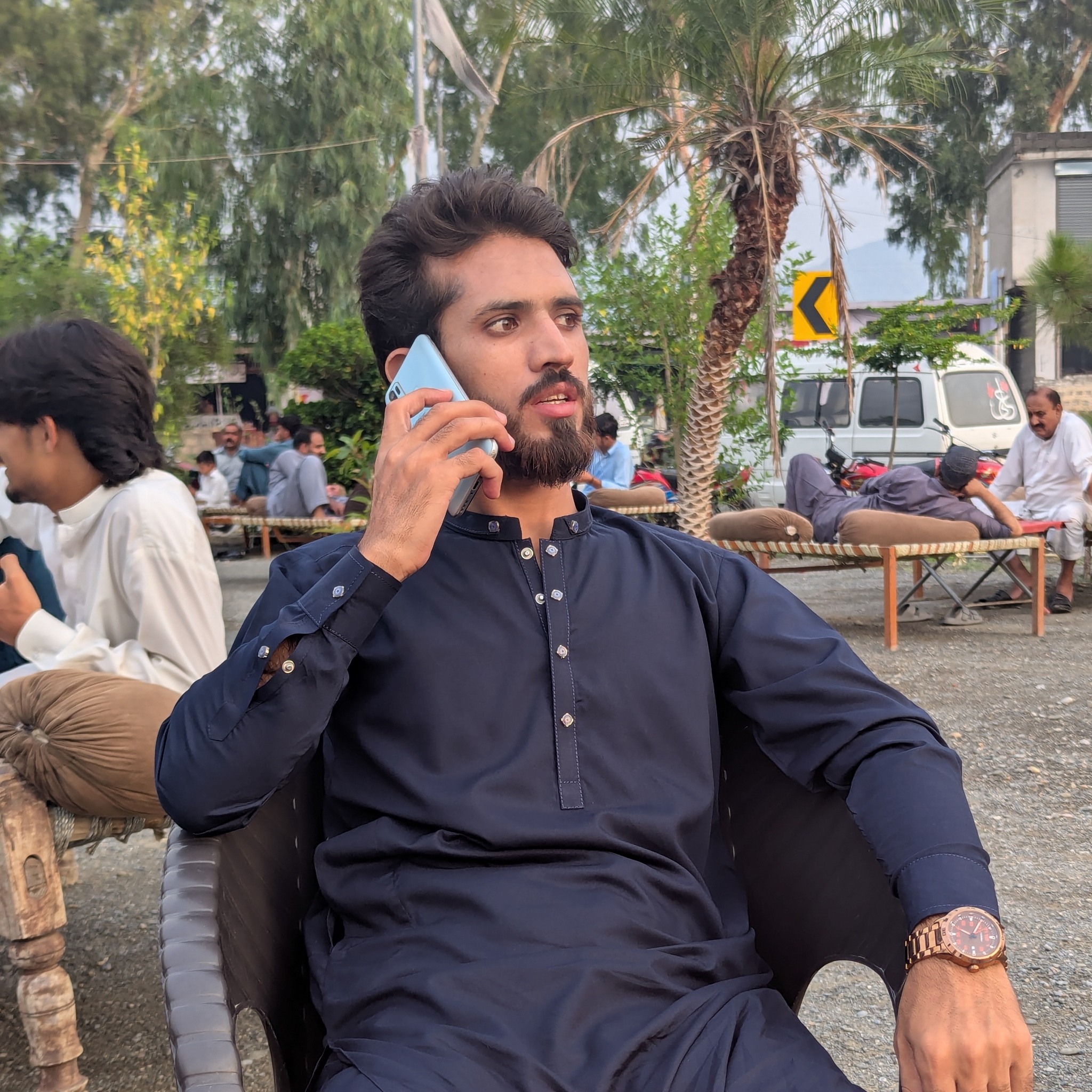 Riaz M R