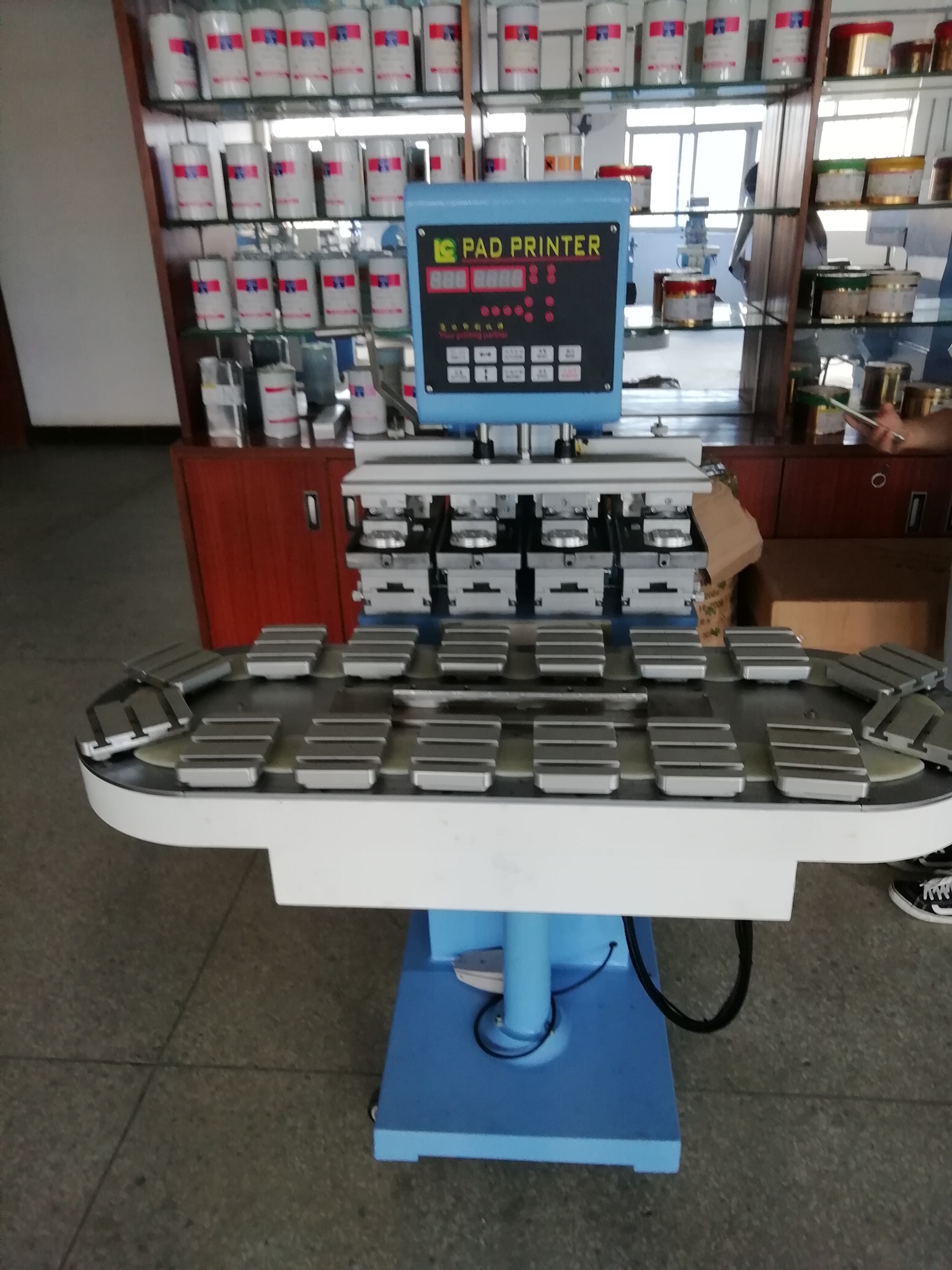 Automatic screen printing machine for cups 1. It can print 360 degree ...