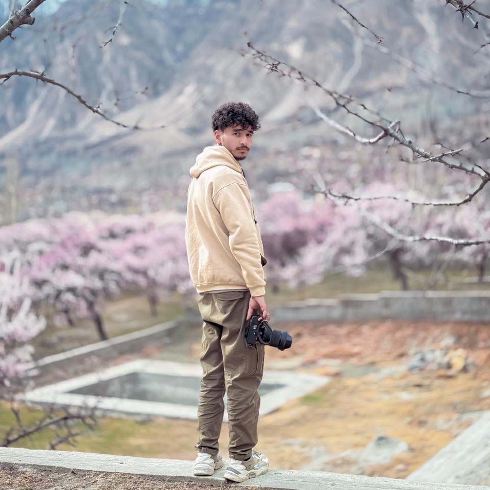 Tumhare Bas Me Agar Ho To Bhool Jao Mujhe Tumhe Bhulane Me Shayad Mujhe ...