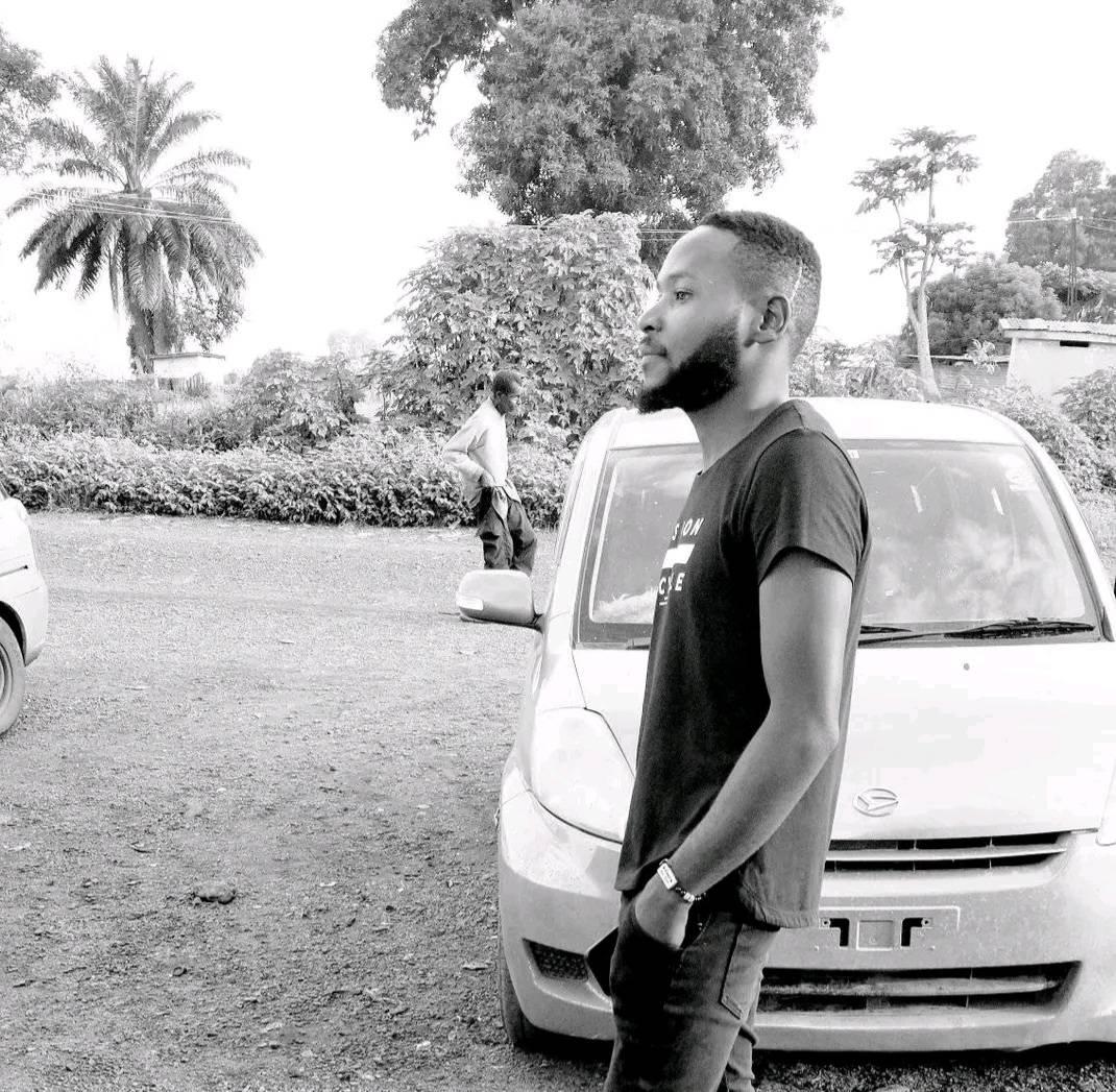 Ajp LE Roi Akim