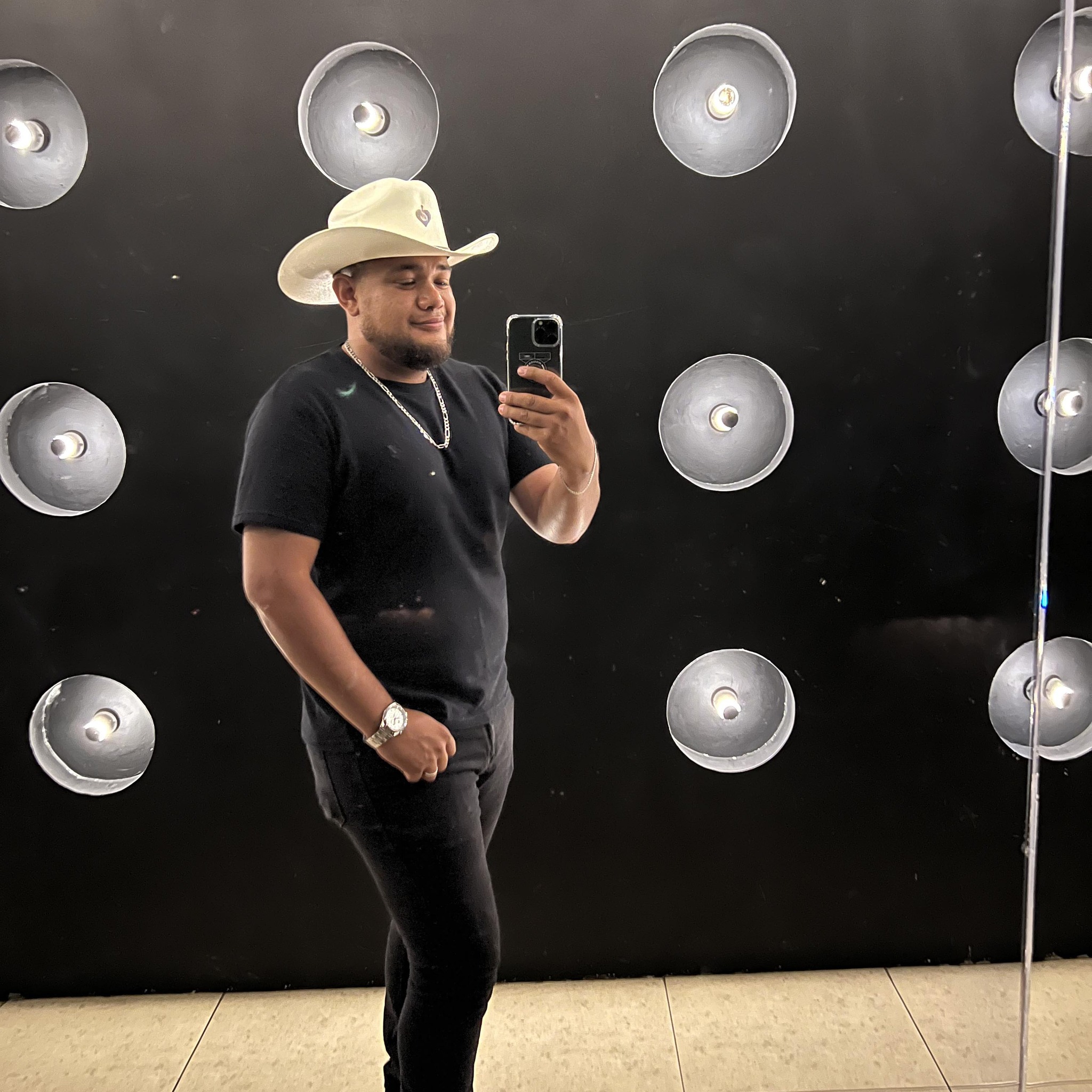 D J Fernando Ramirez