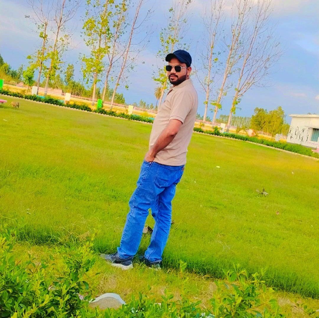 viral-carpenter-ka-jise-bhi-kam-karana-comment-mein-message-kar-sakta