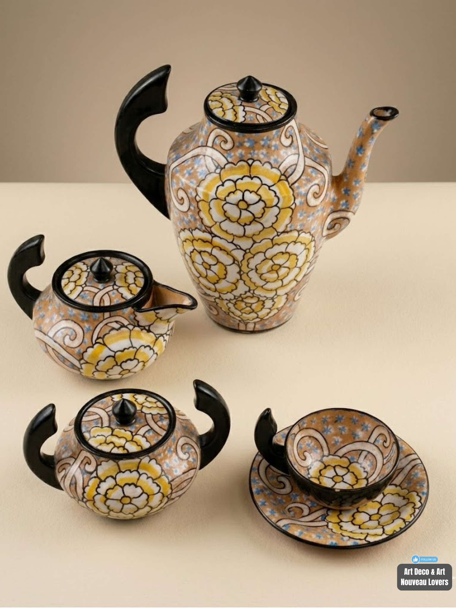 1930s Art Deco tea and coffee set with chevron handle
