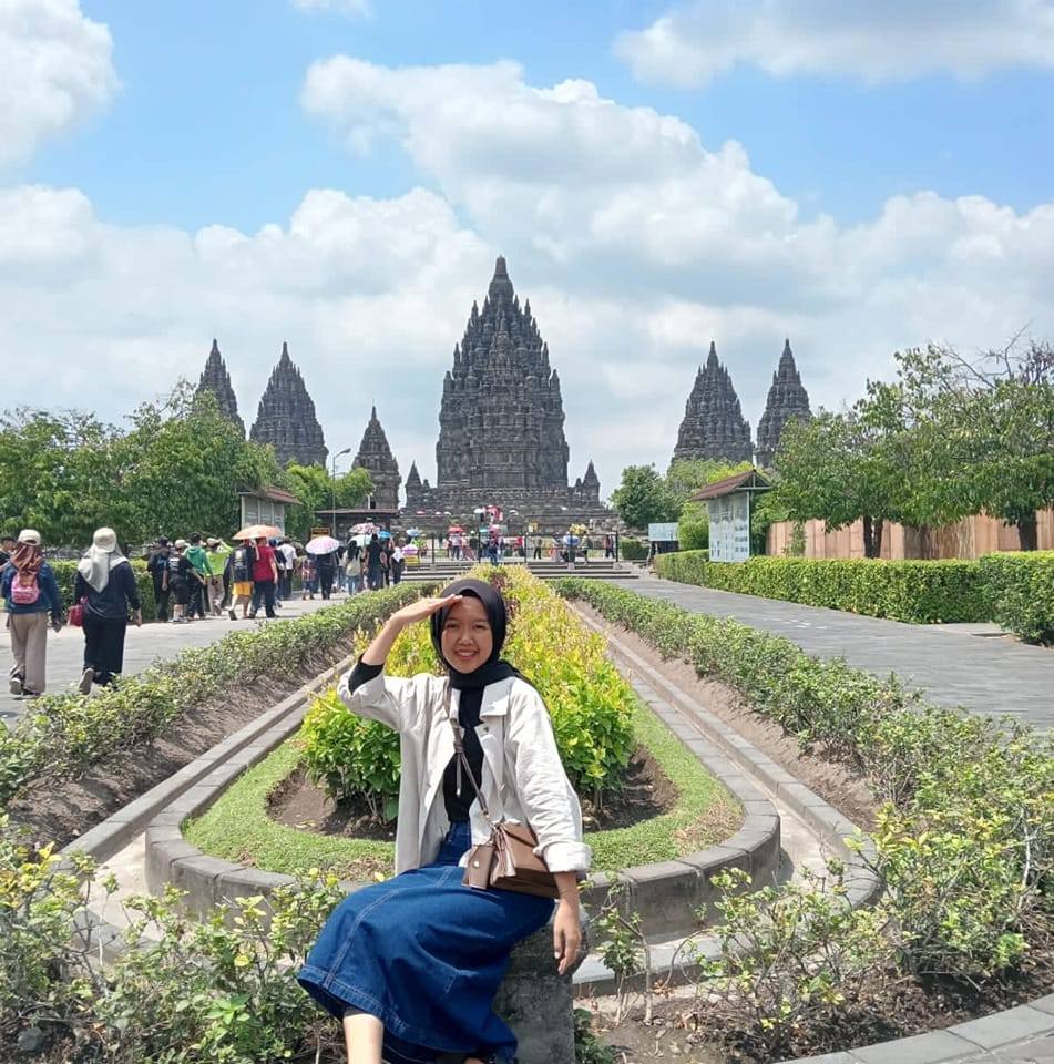Lili Atifah 06