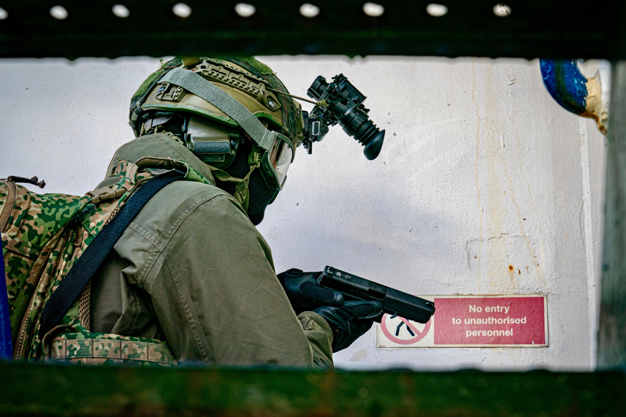 delta-zulu-photography-thumbs-up-loadmaster-gives-the-signal-to-bsb