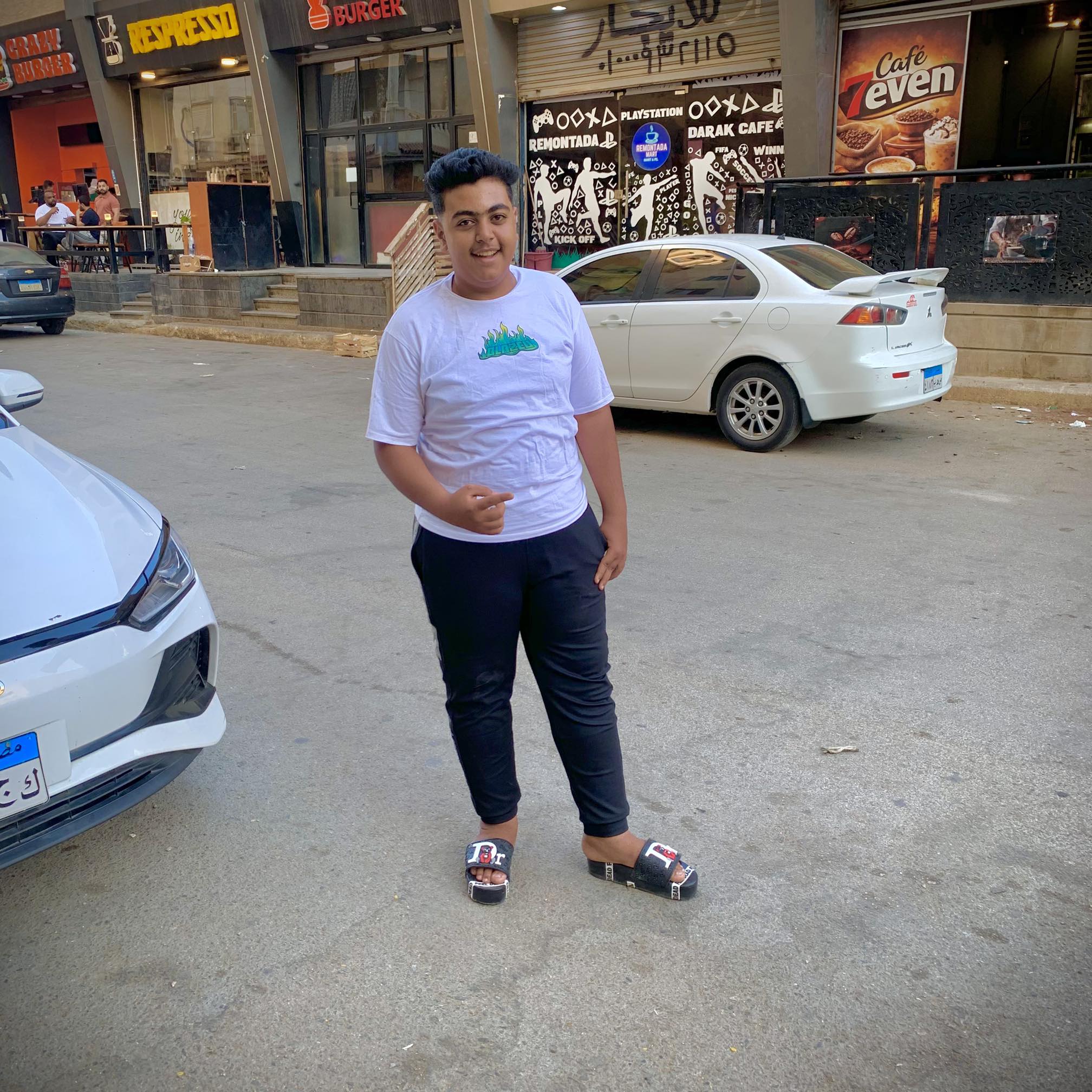 لو عايز عروض سوبر ميدو عرض ال 12promax مستعمل بحاله10/10 بطاريه 76 % ...