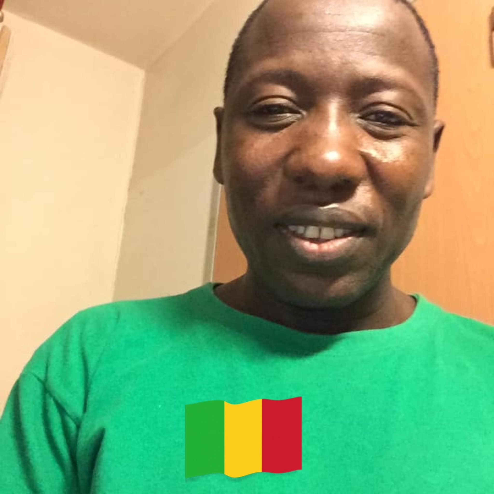 Je suis prête à t'envoyer mon numéro WhatsApp et à t'inviter chez moi ...