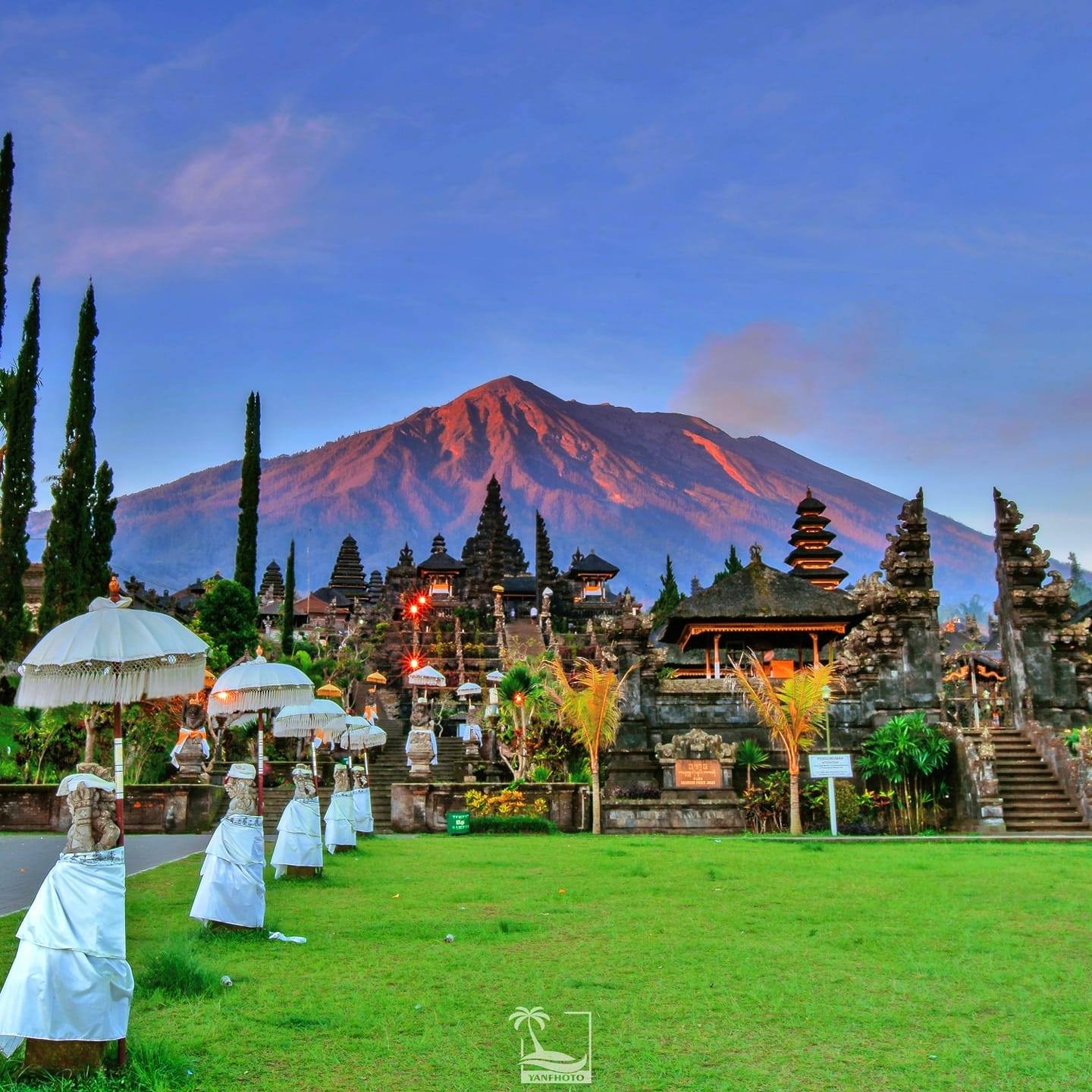 Putu Astreck Besakih