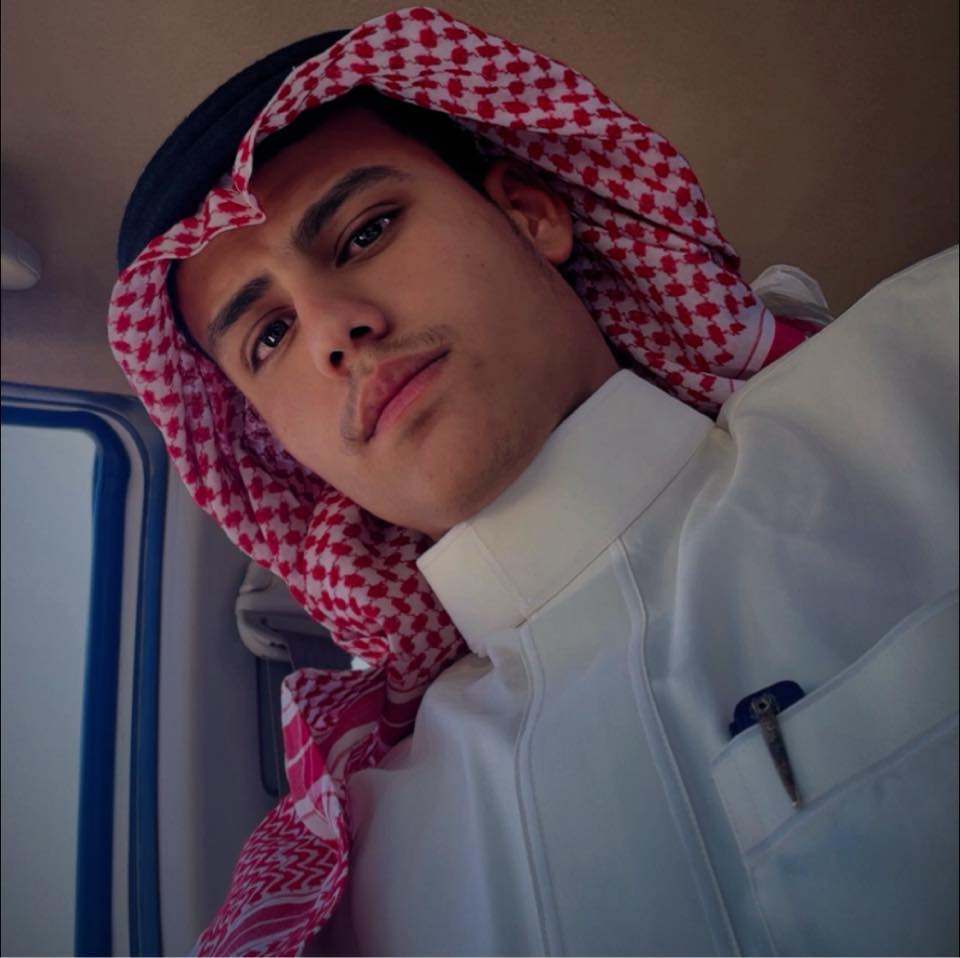 متعب - خل عنّي اللي تفر الناس من صفّه لو كان ذا آل واتباعه كثر همّي ...