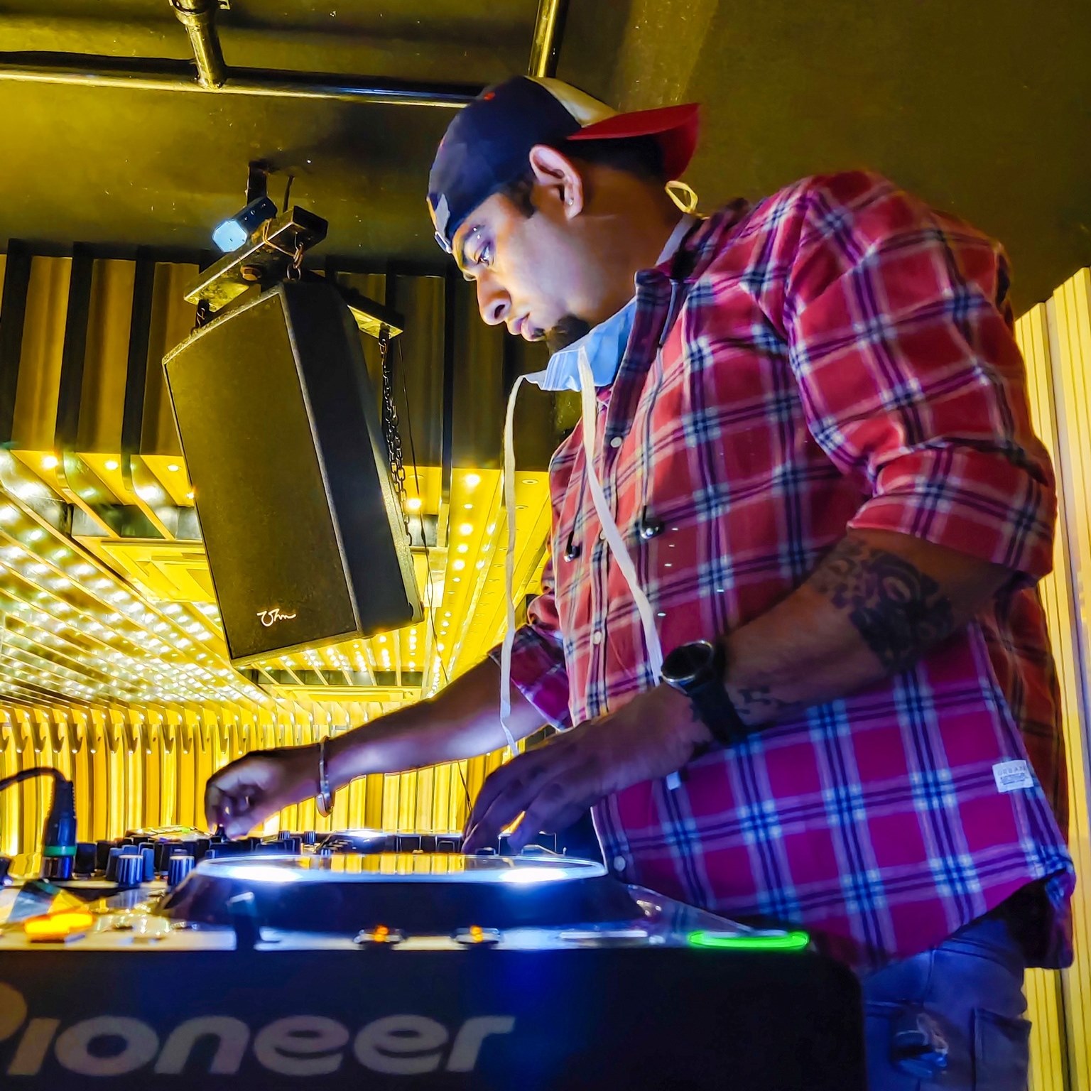 DJ NIK