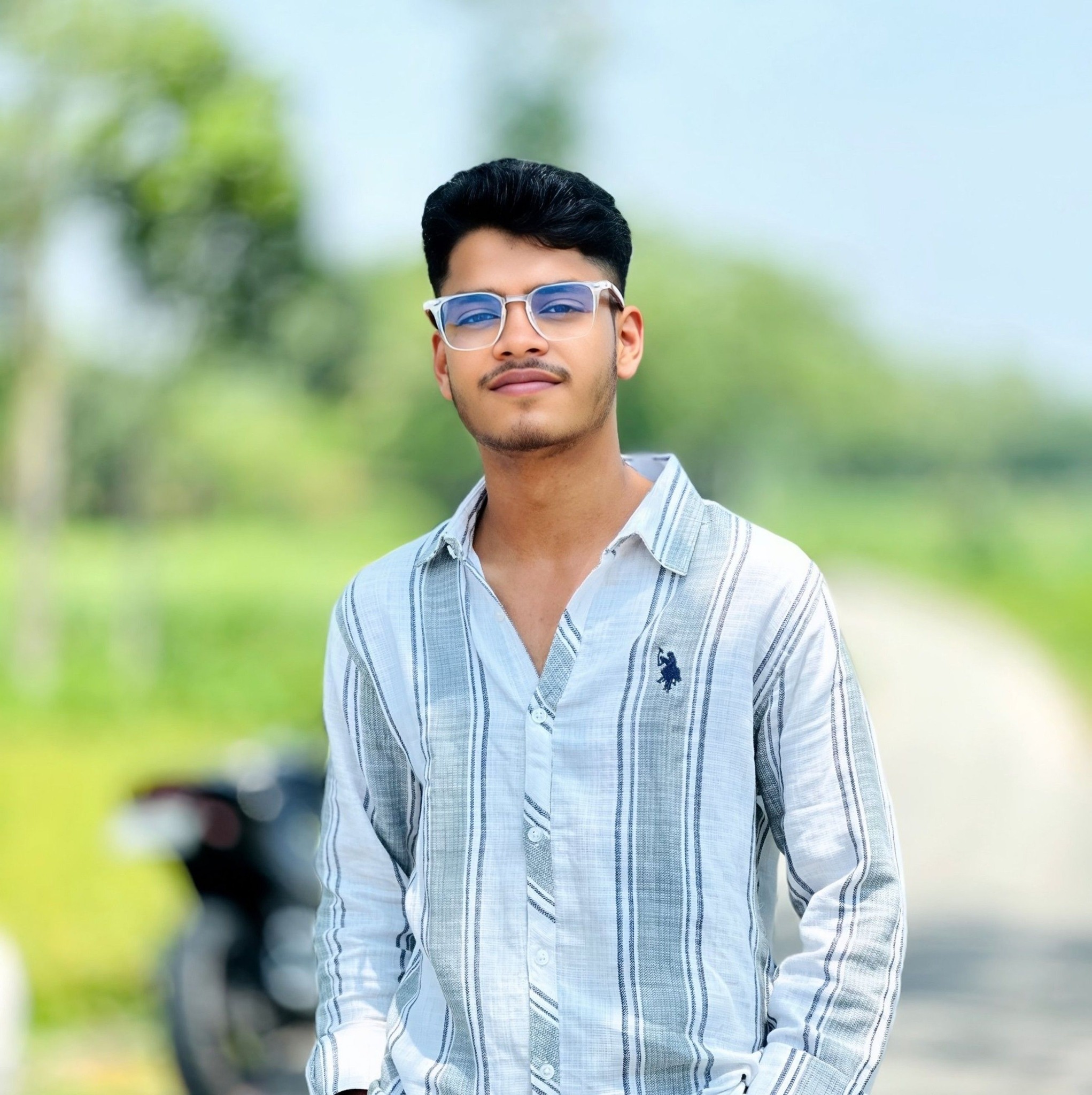 খেলতে তো সবাই আসে,,, আর শালুয়াভিটা মিলেনিয়াম ছাত্র সংসদ আসে ইতিহাস ...