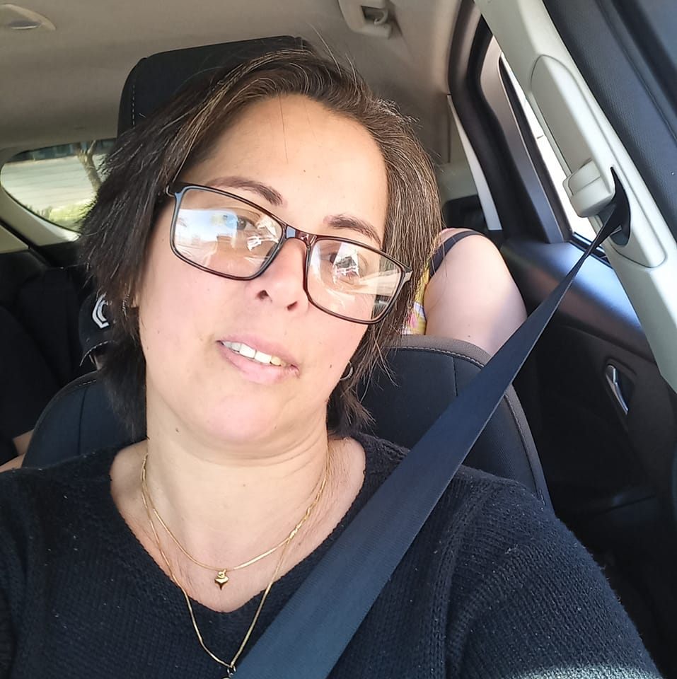 A jornalista da Auri Verde Brasil, Karina Michelin, apresenta uma ...