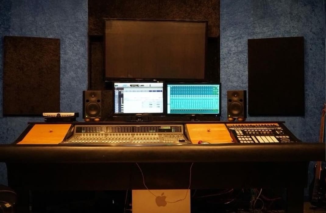 XRO Studios - Have you ever wanted to know what it feels like to record ...