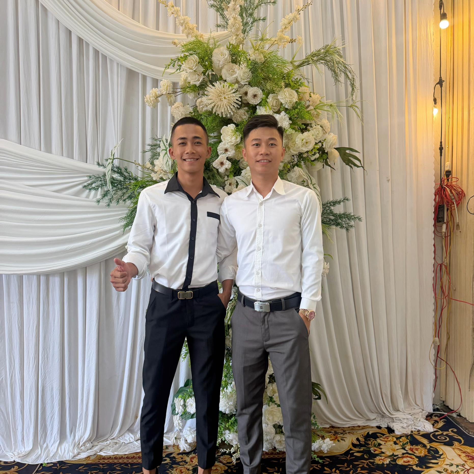Sory mấy bạn Điện Máy Xanh nha, ngoài nắng nóng quá em vô ngồi cho mát ...