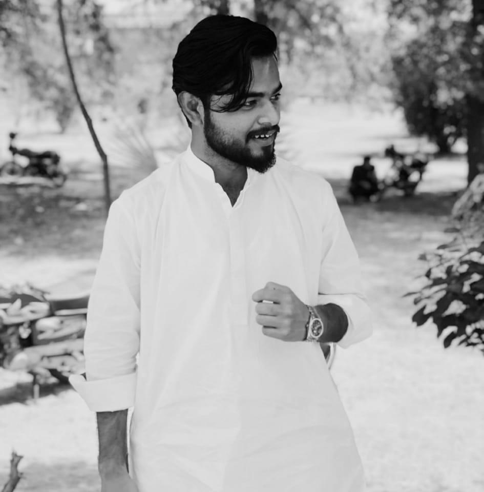 Pyar kiya tha dil se… 💔😂 Lekin madam ko pyar nahi, dost ka number ...