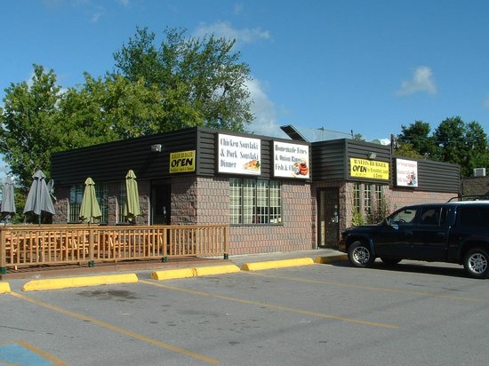 Rallis Burger Restaurant | Bridgenorth ON