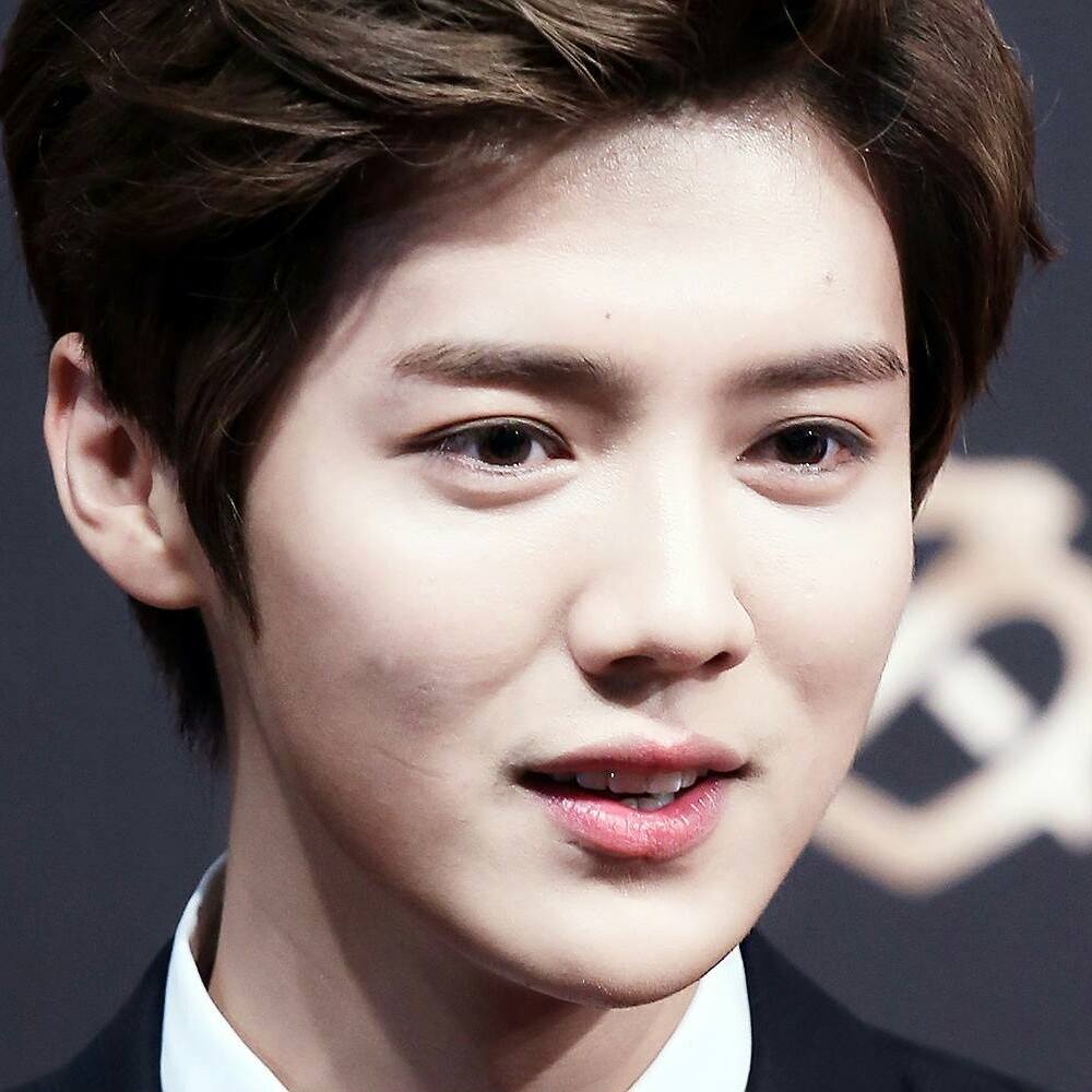 鹿晗(@luhanlps) - Photos | Facebook