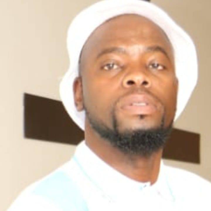 WATCHl 🚨Xola Nqola, a member of parliament for the ANC, posed a series ...