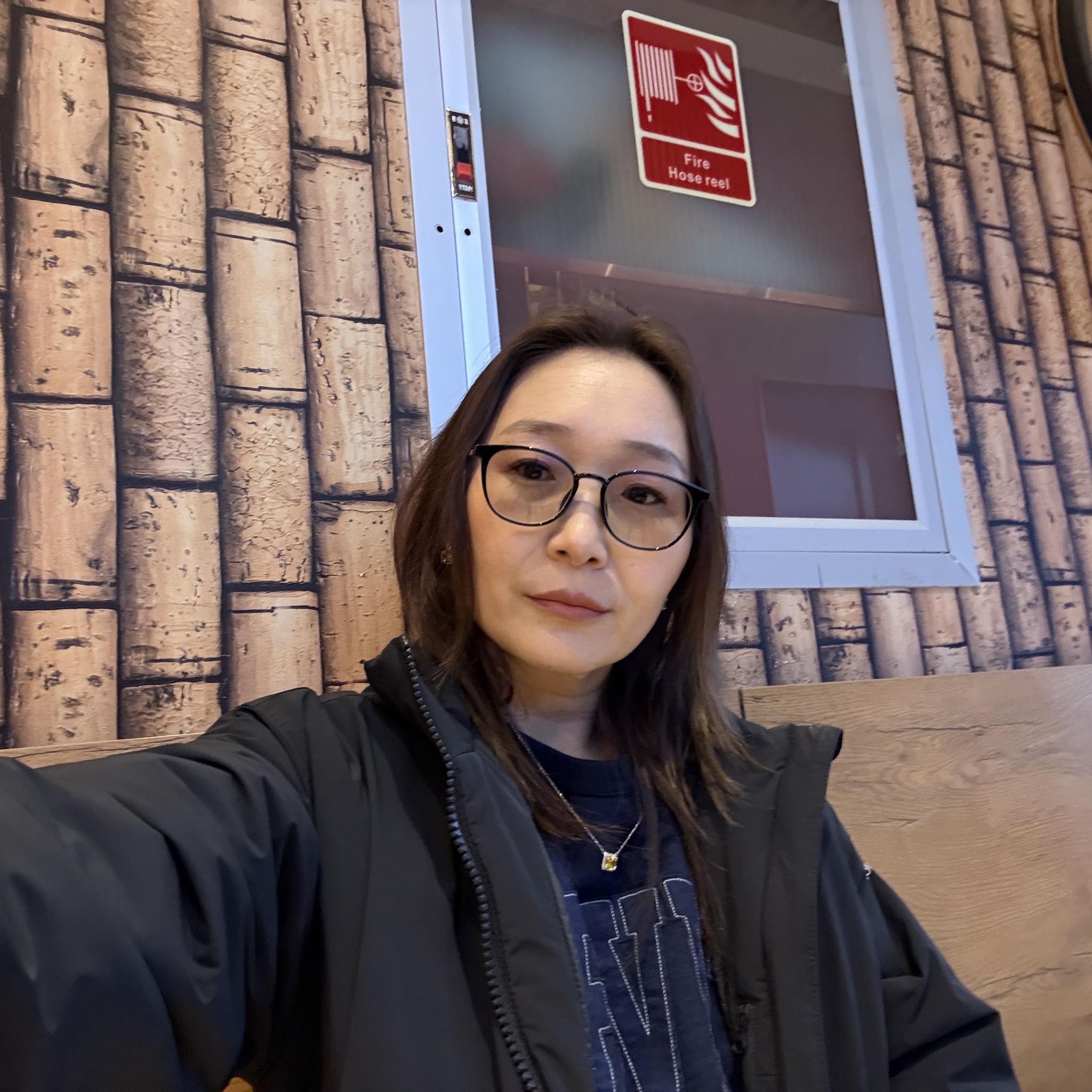 🥳 Модел хайж байна постноосоо нэгэ бүсгүйг төрсөн өдөр нь гэхээр нь ...