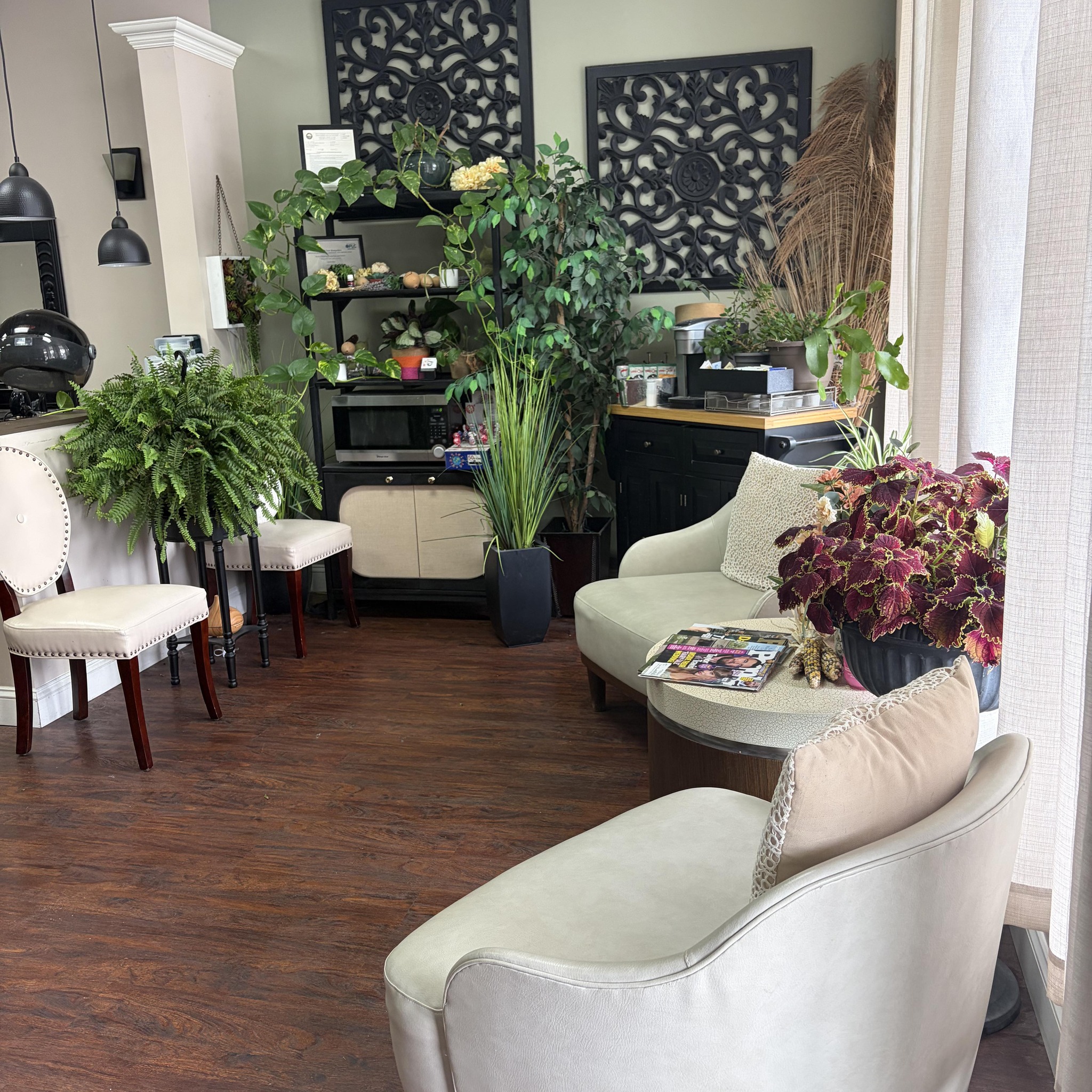 Lavish Salon Derry NH