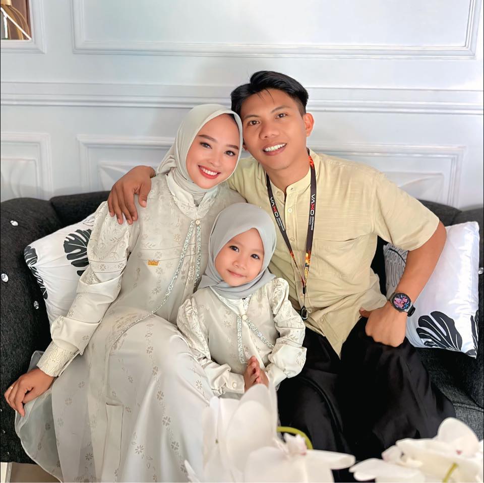 keluhannya apa ya | Mawar Budhukk