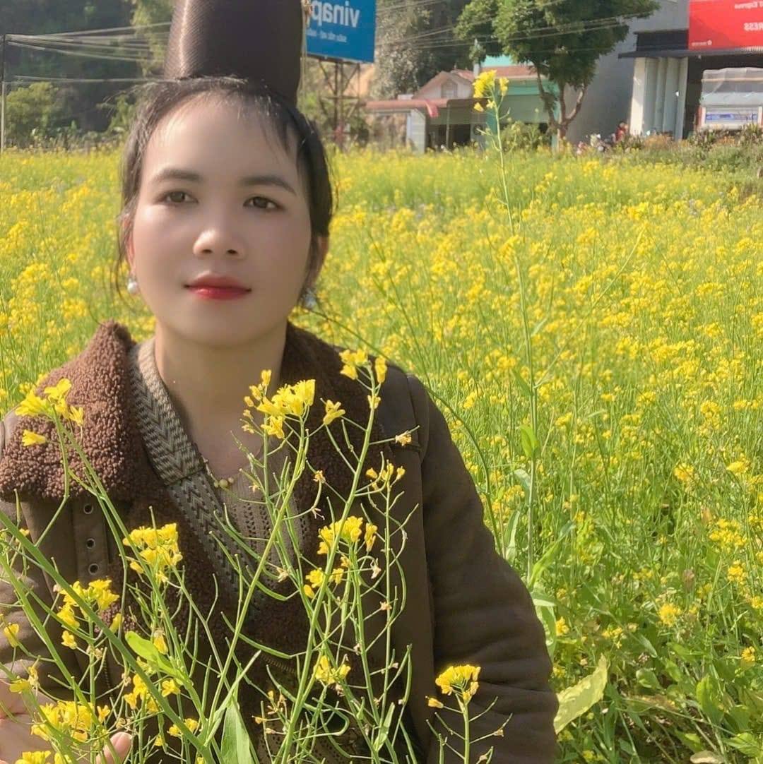 Mình còn thân nhau lắm nha,cố gắng kiếm tiền rồi còn cho vk đi chơi nữa ...