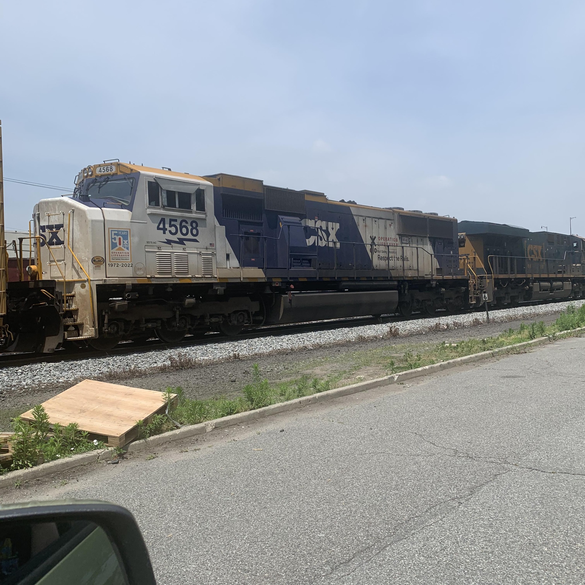 CSX M409 heads westbound through Union, NJ. M409 is a daily manifest ...