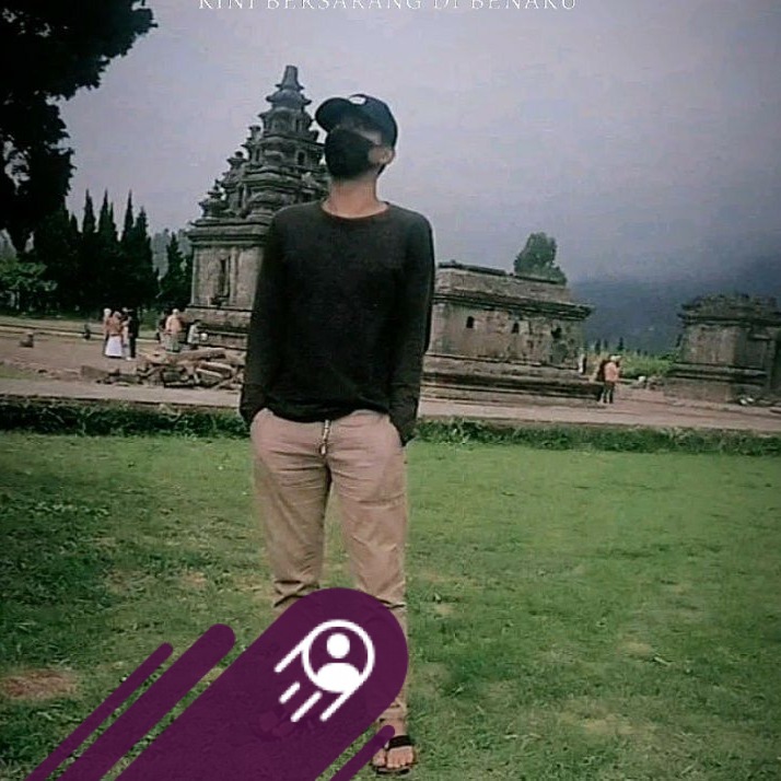 Video seorang pria tak mengenakan baju tampak mengamuk di jalanan baru ...