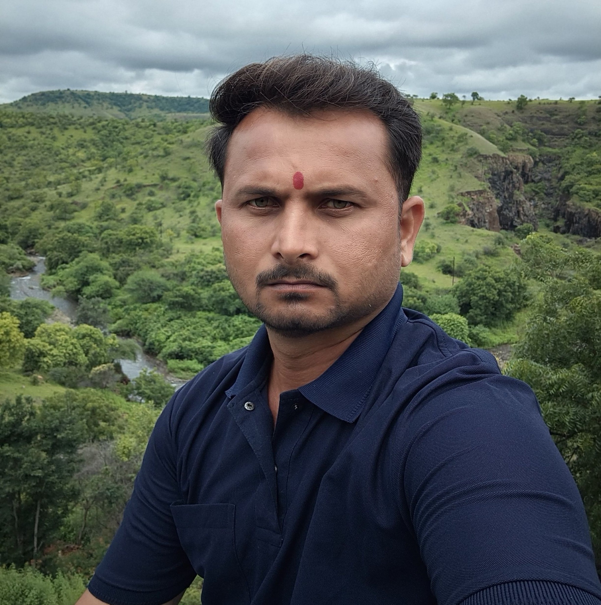 जबलपुर के गढ़ा स्थित होटल बैलेंसिंग रॉक में उस वक्त हंगामा हो गया, जब ...