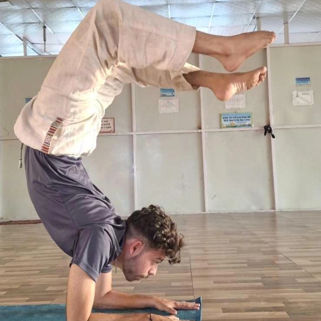 5 effective asanas that may help relieve back pain 🧘‍♀️ Save this quick ...