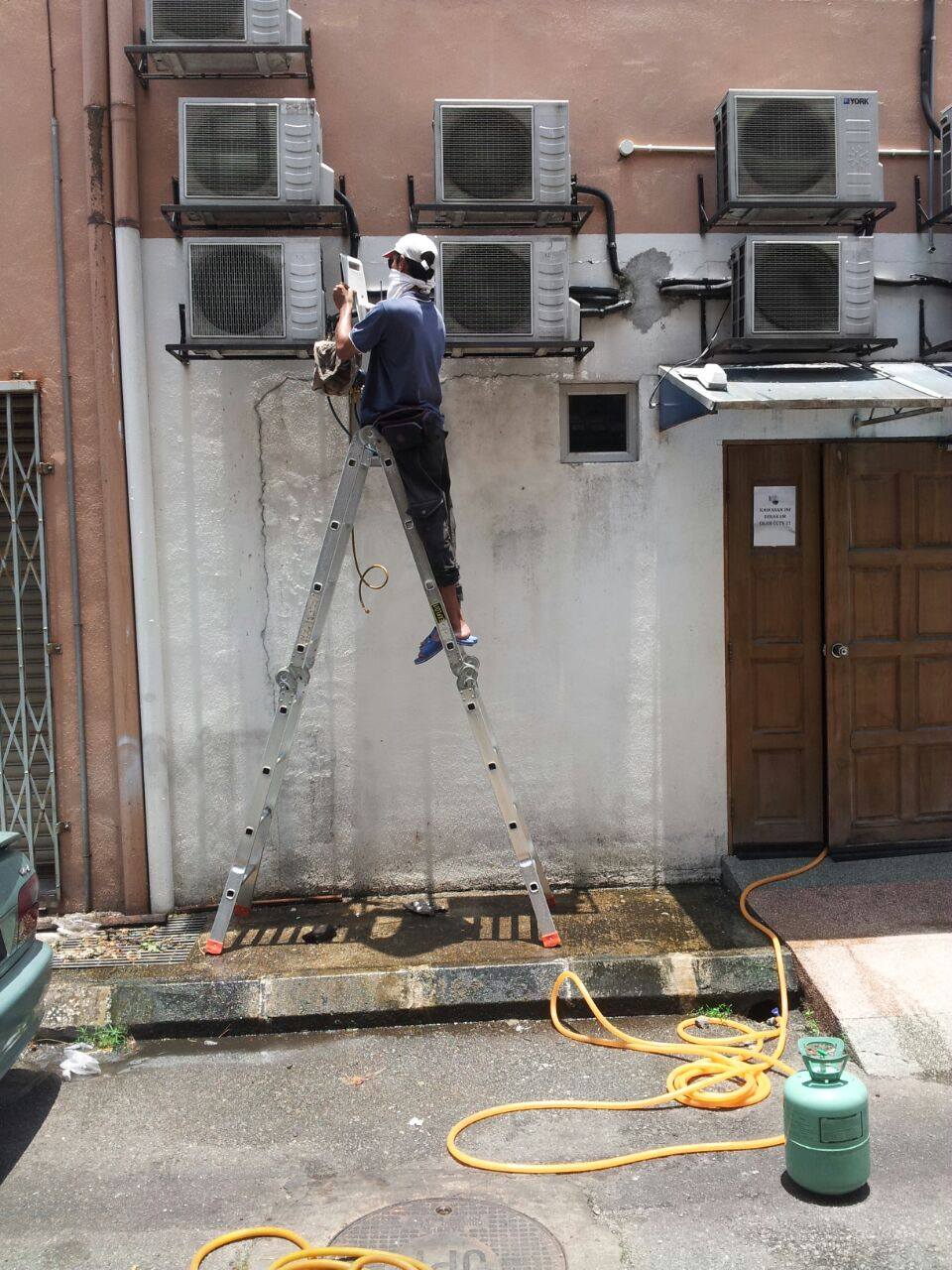 Rigger air cond services | Kampung Baru Puchong