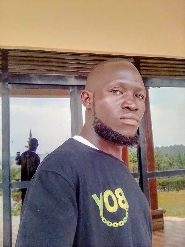 Rapper Esker Rhymes