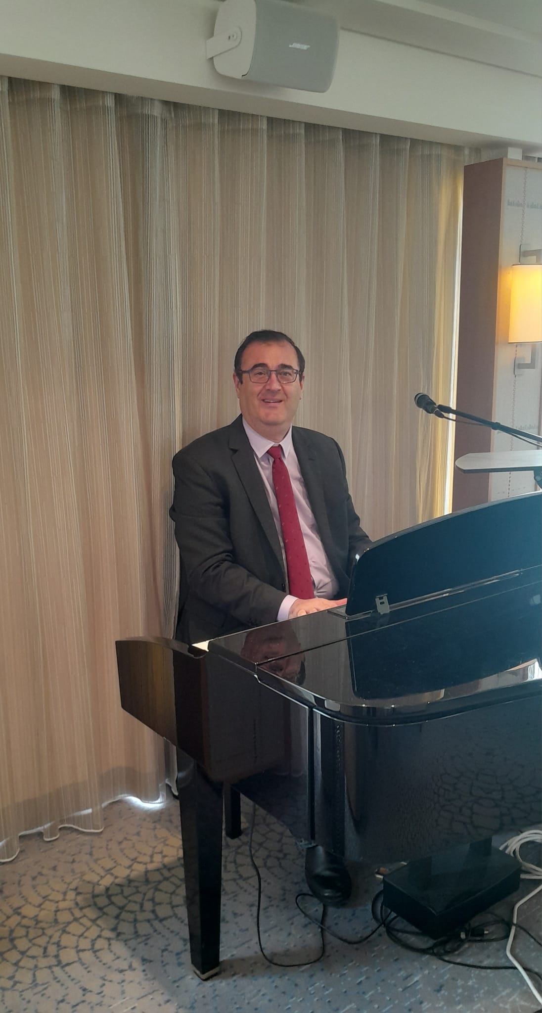 Big Leo - pianist, vocalist, entertainer