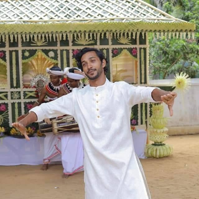 SL Trditional dance with darshana and shehani