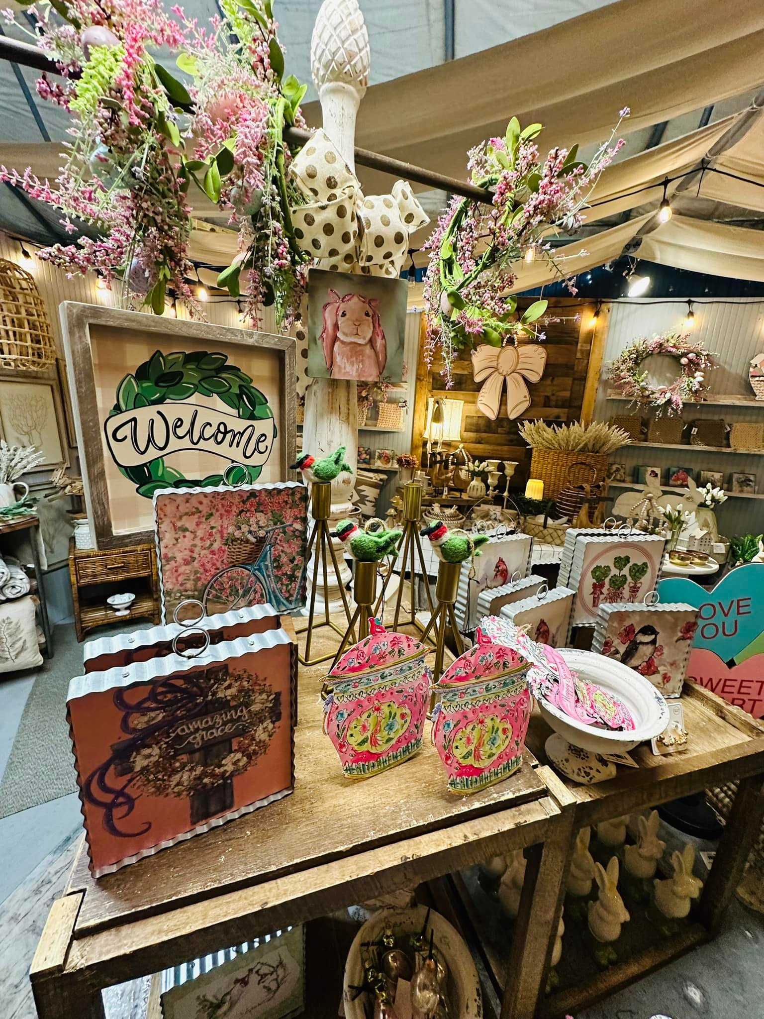 Trader Maes Furniture & Decor Market