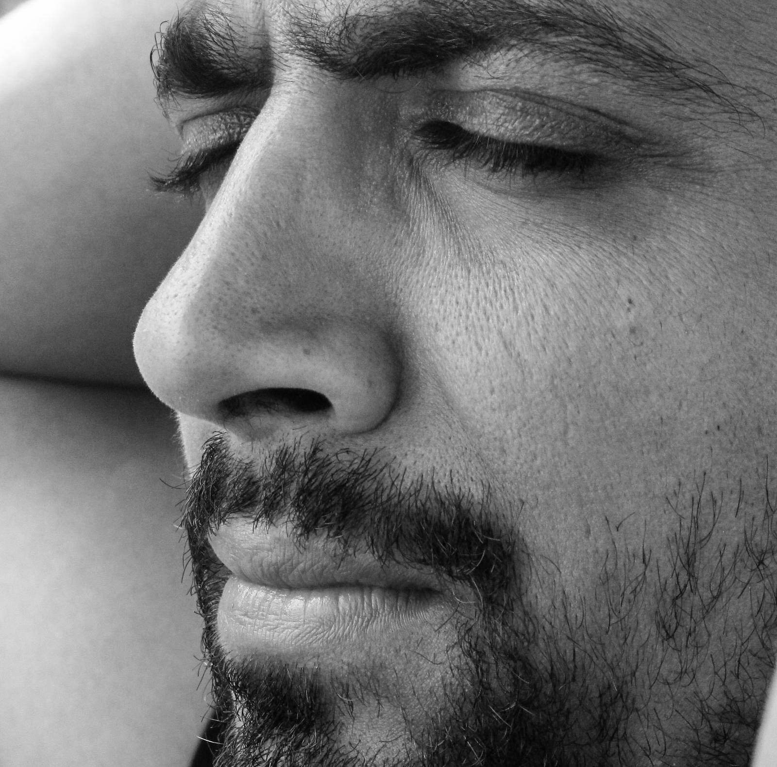 Ali Deniz: A Weylo Fan, Sharing the Love