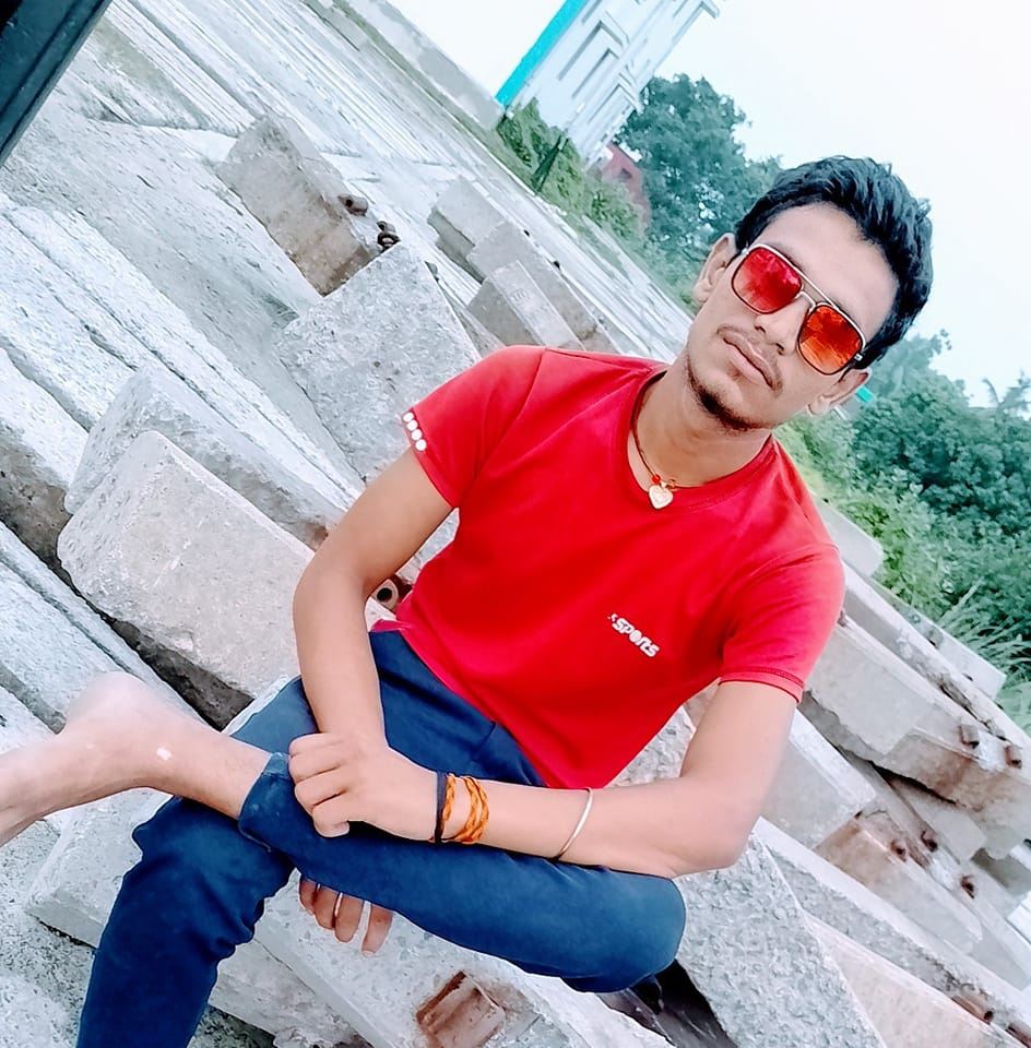 माँ, चेहरे पर मुस्कान है मगर दिल में दर्द बहुत है, तेरे चरणों में आकर ...