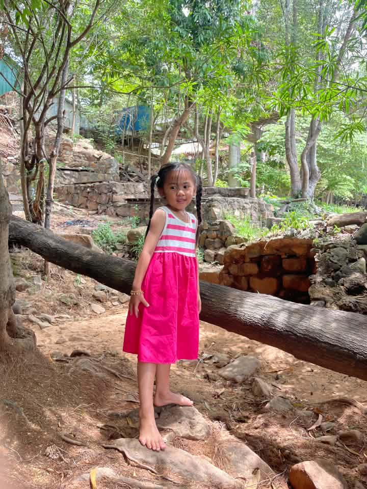 លោកក្លែ..ងក្លា….យដើរបិណ្ឌបាត…. ⭕️ ...
