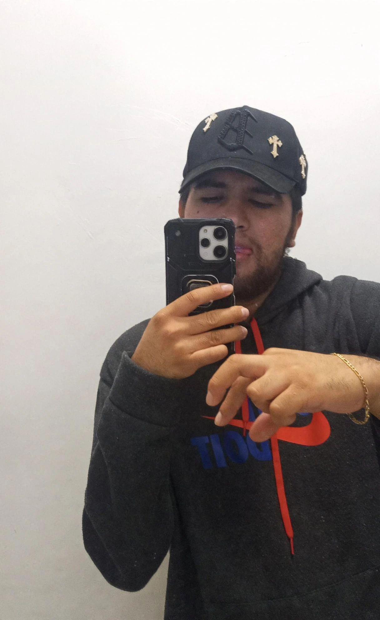 Gerardo R Chavez