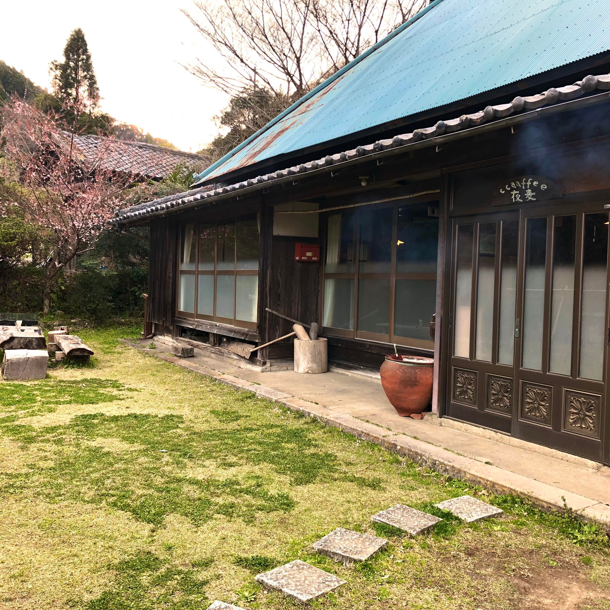 古 民家 カフェ 夜 麦