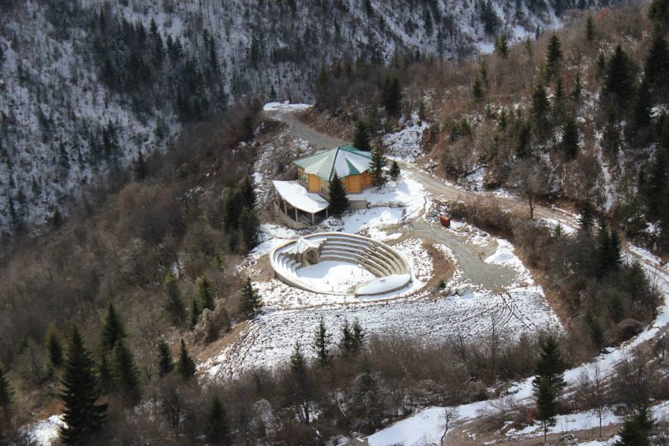 Amfiteatri i Rugoves dhe Muzeu | Pejë
