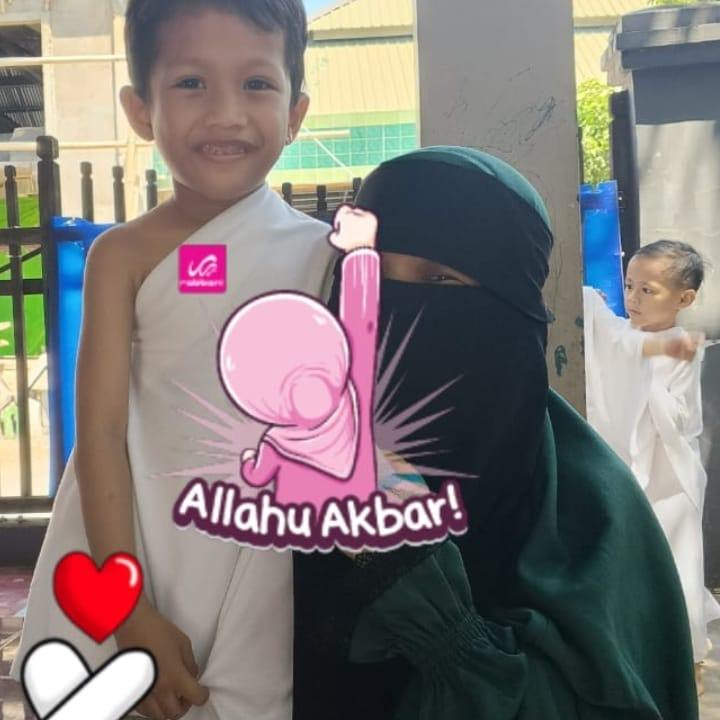 Assalamualaikum Siang ini nemanin si mezzy lagi berenang. #sorotan # ...