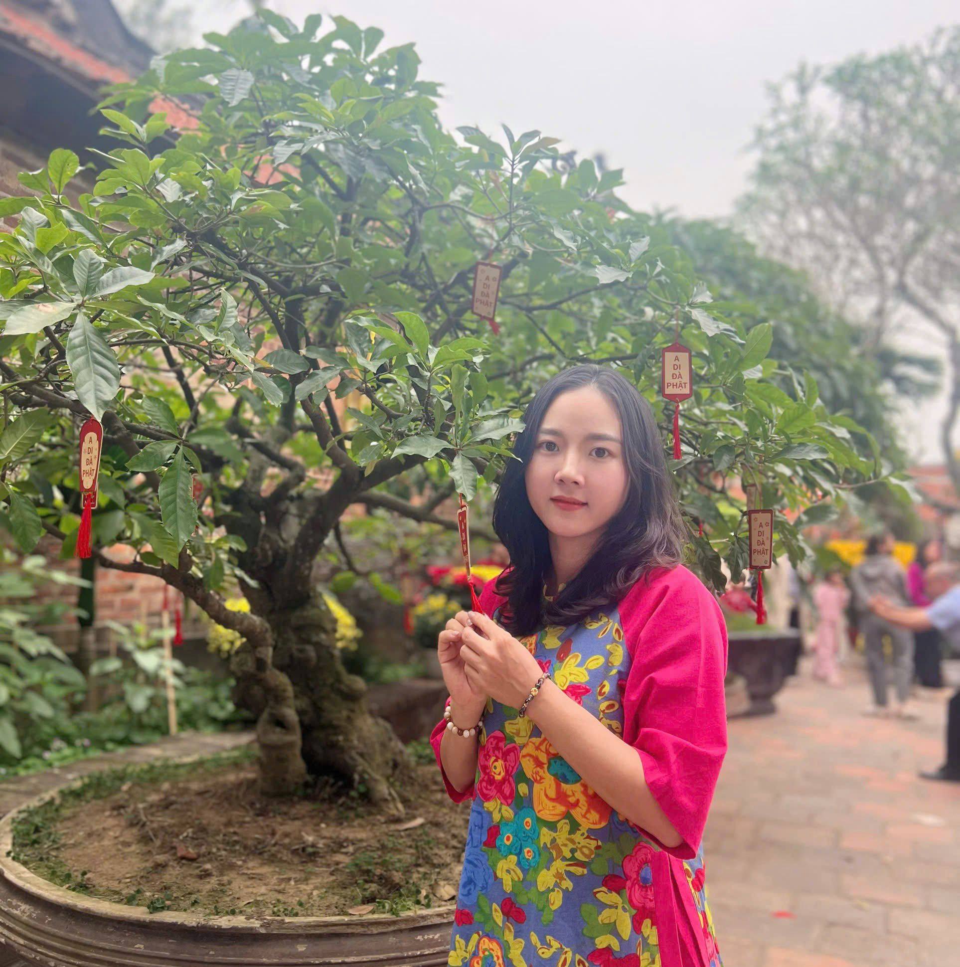 Chỉ có thể là MỜ Ê MÊ 👉 1 chiếc màu 1 chiếc form hồ điệp quá đỉnh Záa ...
