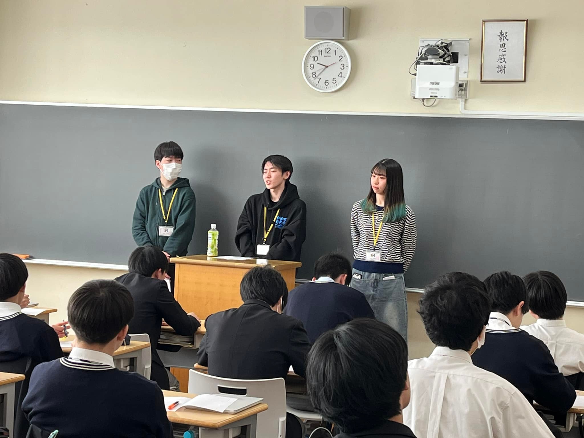 城西大学附属城西中学高等学校 - 先日卒業した高校3年生の難関大学合格者がこれから大学受験準備に臨む高校2年生の教室を...