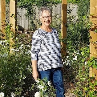 it-s-a-year-since-we-started-work-on-this-garden-some-things-were