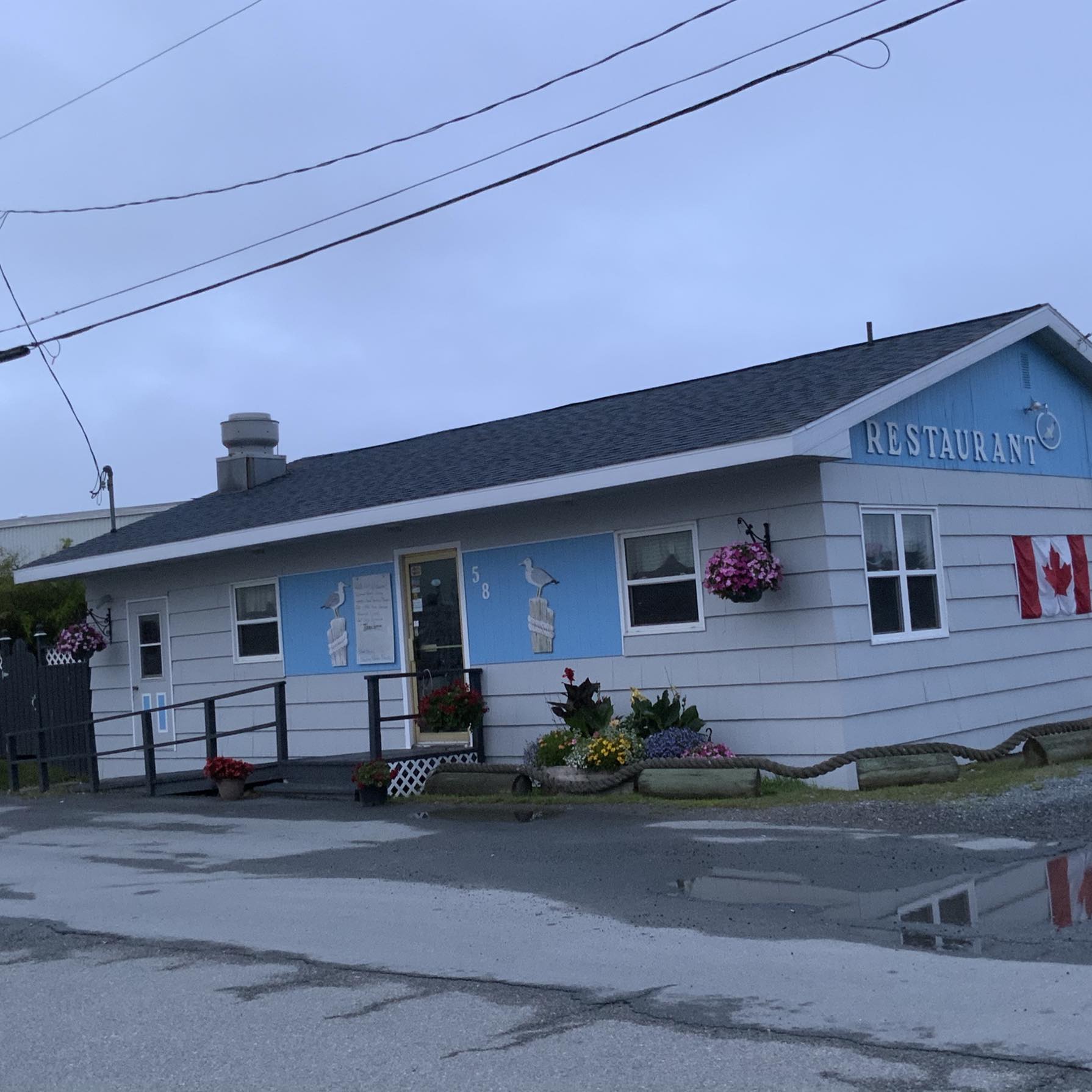 white-gull-restaurant-and-marina-lockeport-ns